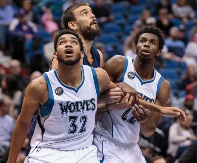 她把篮板从 她把篮板从